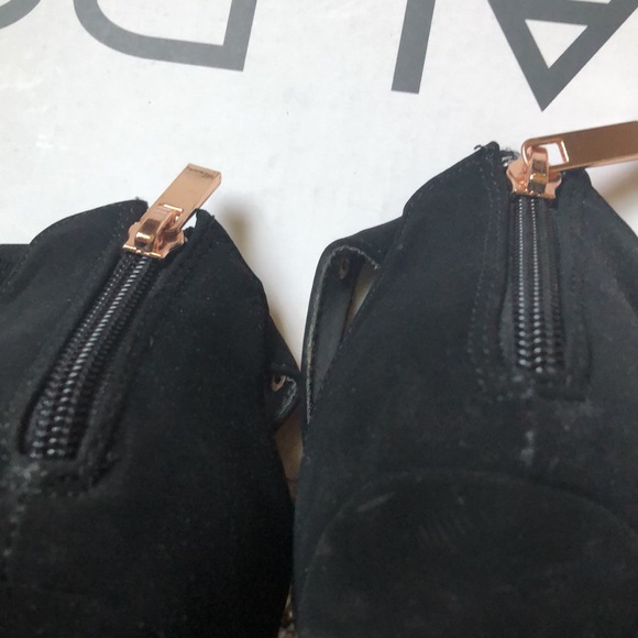 Shoes - Picture 4 of 4